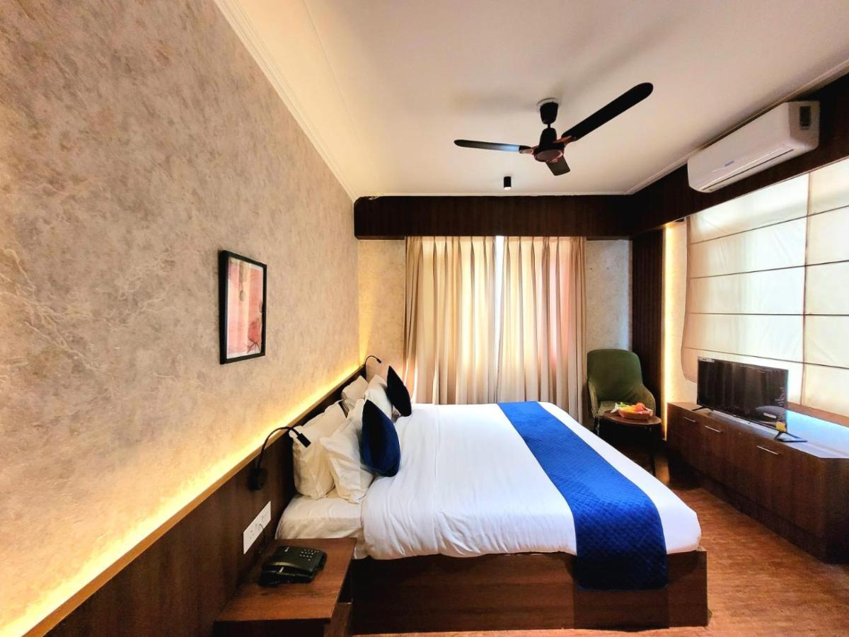 Hotel Royal Plaza Σριναγκάρ Εξωτερικό φωτογραφία