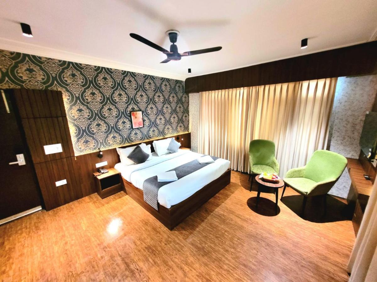 Hotel Royal Plaza Σριναγκάρ Εξωτερικό φωτογραφία