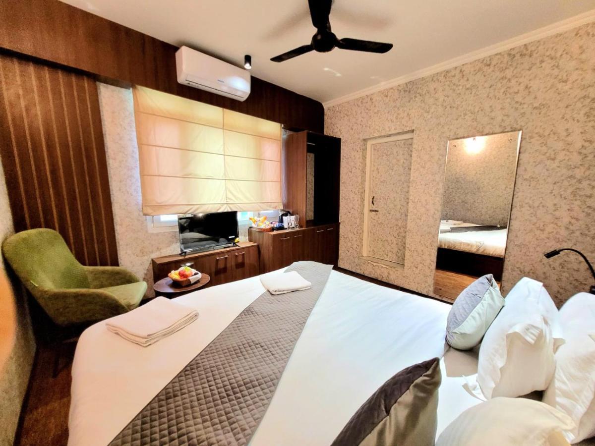 Hotel Royal Plaza Σριναγκάρ Εξωτερικό φωτογραφία