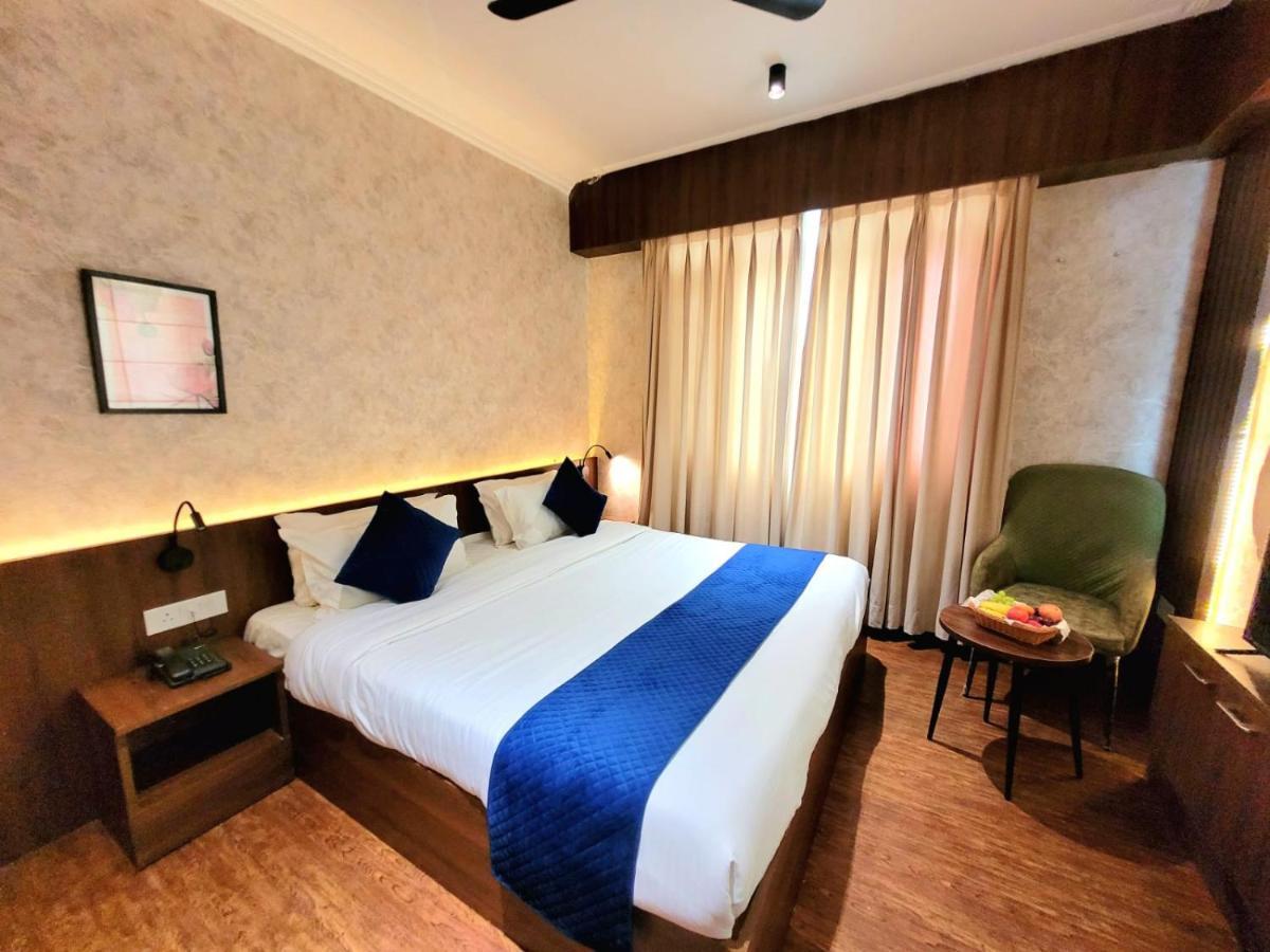 Hotel Royal Plaza Σριναγκάρ Εξωτερικό φωτογραφία