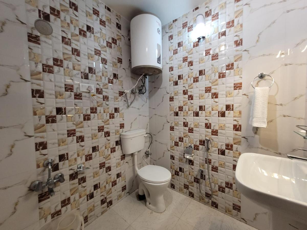Hotel Royal Plaza Σριναγκάρ Εξωτερικό φωτογραφία