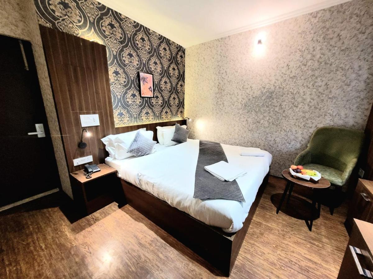 Hotel Royal Plaza Σριναγκάρ Εξωτερικό φωτογραφία