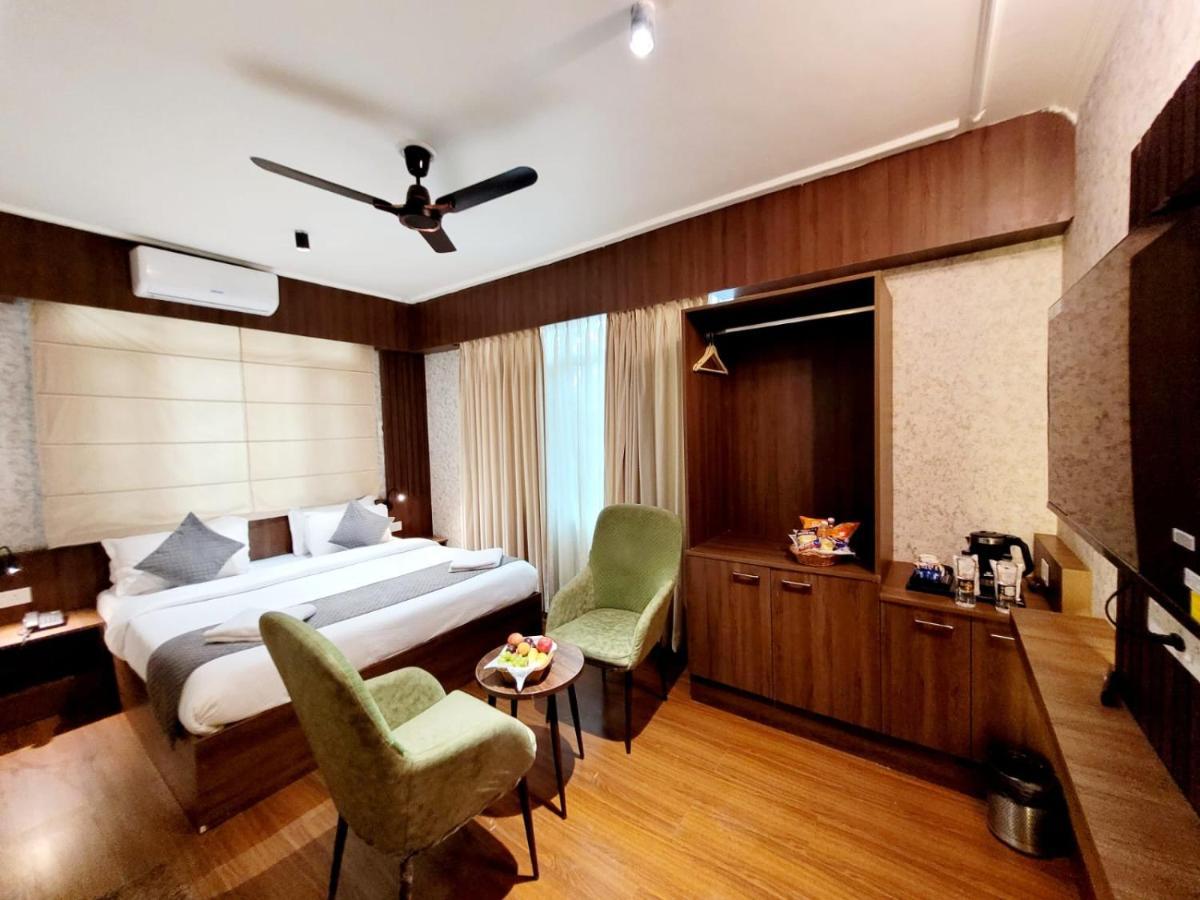 Hotel Royal Plaza Σριναγκάρ Εξωτερικό φωτογραφία