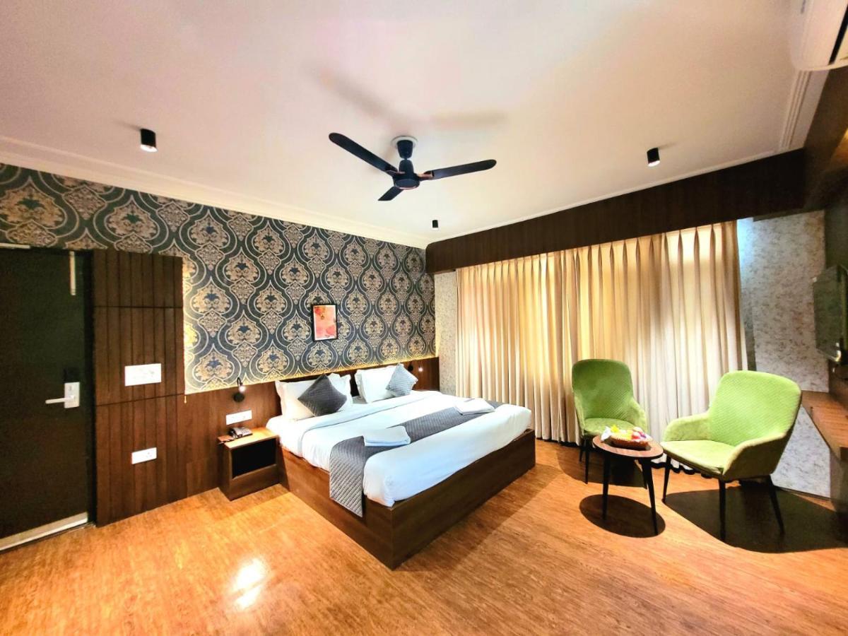 Hotel Royal Plaza Σριναγκάρ Εξωτερικό φωτογραφία